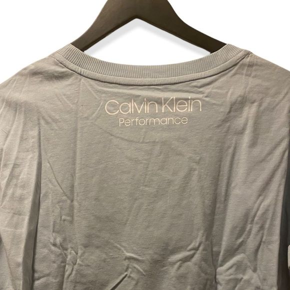 🆕 Calvin Klein Performance Logo Boxy Crop Top Tee - Picture 5 of 10